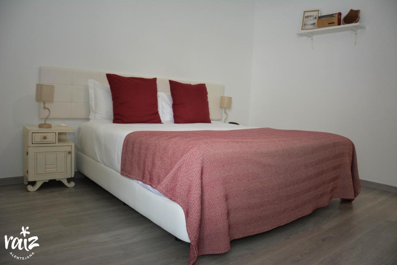 Bed and Breakfast Raiz Alentejana Регенгуш-ди-Монсараш Экстерьер фото